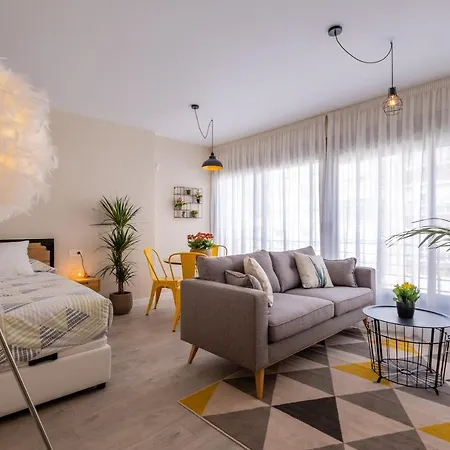 Minty Stay - Trinidad Apartments Malaga Exterior photo